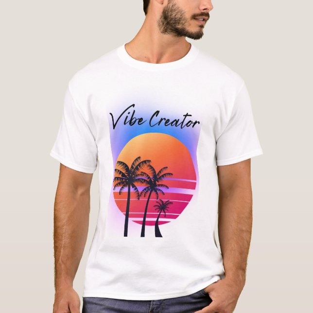 Vibe Creator: Retro-Sonnenuntergang mit Palmen T-Shirt (Vorderseite)