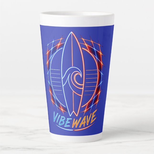 Vibewave Neon-Surfbrett-Design – Retro Wave Glow A Milchtasse (Vorderseite)