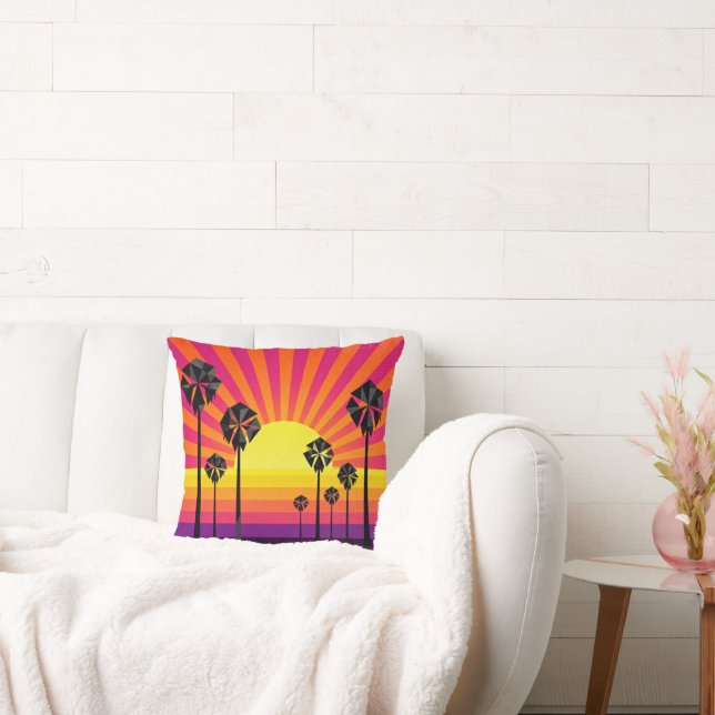 Vibrant Retro Sunset Palm Tree Throw Pillow on Whi Kissen (Liege)