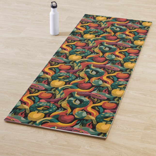 Vibrant Seamless Pattern with Snakes and Apples Yogamatte (Beispiel)