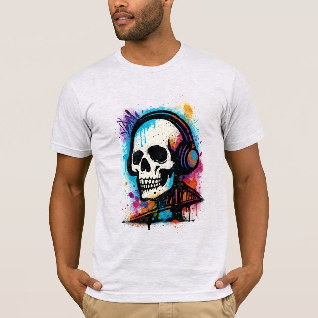 Vibrant Skull in Headphones – Graffiti Splash Art T-Shirt (Vorderseite)