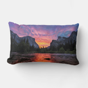 Vibrant Sky Yosemite Valley Lendenkissen