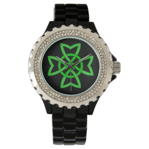 Vibrierender grüner irischer Knoten-Entwurf auf Armbanduhr
