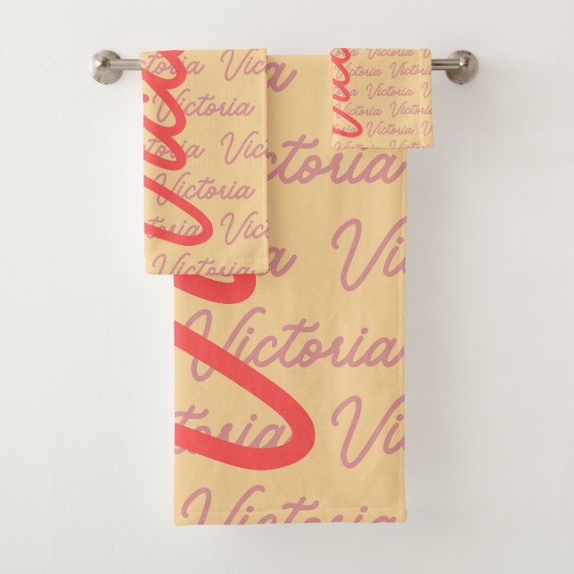 Victoria Name Repetiermuster Badhandtuch Set (Insitu)