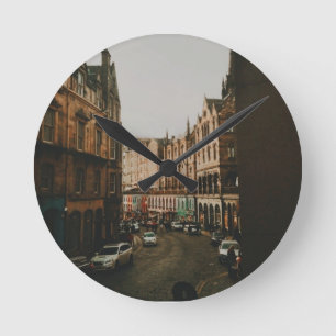 Victoria Street, Edinburgh, Schottland Runde Wanduhr