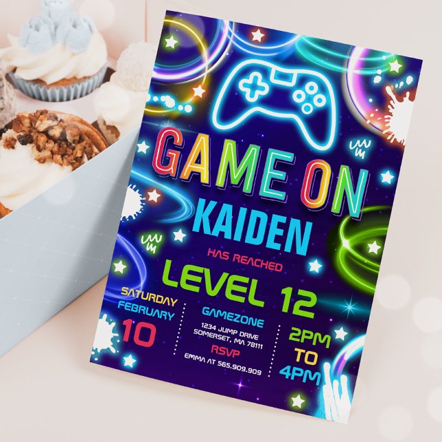 Video Game Birthday Party Neongame auf Level Up in Einladung (Von Creator hochgeladen)