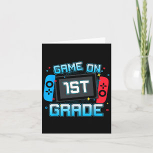Video-Spiel auf dem 1. Grade-Gamer-Buben an Schüle Karte