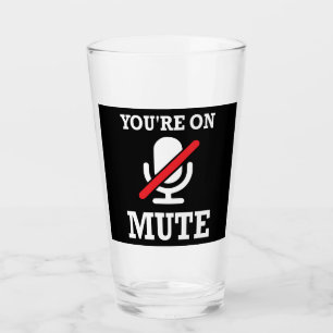 Videoanruf, Arbeit von Zuhause, Sie sind auf stumm Glas