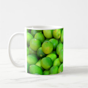 Viel frische grüne Limes Kaffeetasse