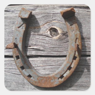 Viel Glück-Hufeisen auf hölzernen Zaun-Aufkleber Quadratischer Aufkleber