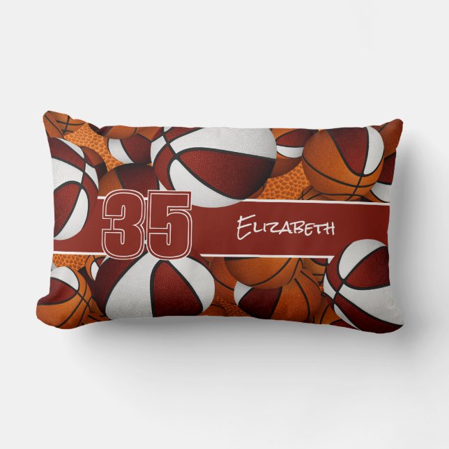 viele Basketballkörbe, die im Sportraum eingericht Lendenkissen (Vorderseite)