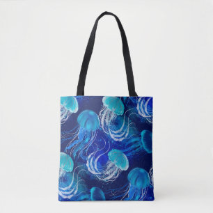 Viele blaue Quallen schwimmen unter Wasser. Seamle