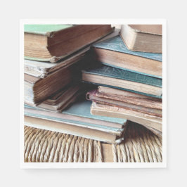 Viele Bücher auf einem alten Stuhl Serviette