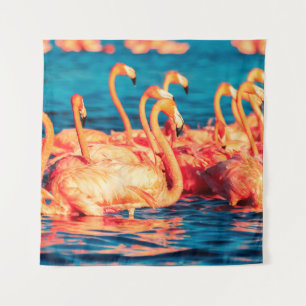 Viele rosa Korallen schöne wilde Flamingos in blau Wandteppich