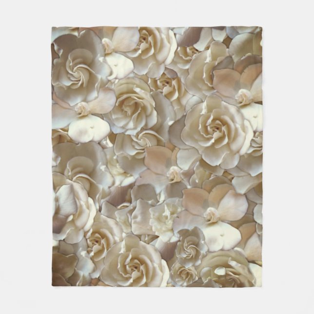 Viele schöne Blütenblätter der Rose Fleecedecke (Vorderseite)
