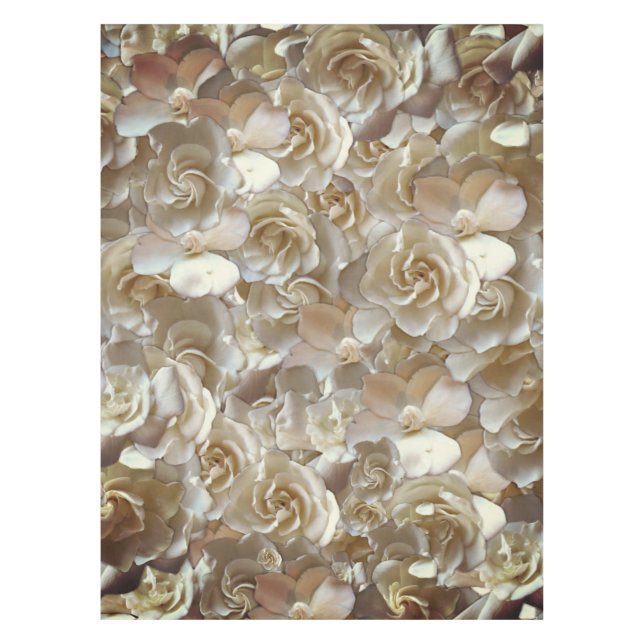 Viele schöne Blütenblätter der Rose Tischdecke (Vorderseite)