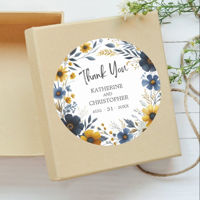 Vielen Dank Blue Yellow Wildblumen Elegante Hochze Runder Aufkleber (Blue Gold Wildflowers Wedding Thank You Sticker for you favor boxes and bags.)