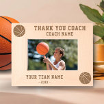 Vielen Dank Coach Basketball Team Name Sport Geätzte Rahmen<br><div class="desc">Vielen Dank Coach Basketball Team Name Sport Etched Frames. 2 Basketball in den Ecken. Personalisieren Sie es mit dem Namen, dem Teamnamen und dem Jahr des Trainers, sodass es ein einzigartiger Sake ist, eine unvergessliche Zeit oder Karriere zu begehen. Dieser Rahmen ist ein ideales Geschenk für Basketballtrainer und präsentiert wunderbar...</div>