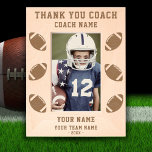 Vielen Dank Coach Football Team Name Sports Geätzte Rahmen<br><div class="desc">Vielen Dank Coach Football Team Name Sport Etched Frames. Amerikanische Fußballbälle in den Ecken. Personalisieren Sie es mit dem Namen, dem Teamnamen und dem Jahr des Trainers, sodass es ein einzigartiger Sake ist, eine unvergessliche Zeit oder Karriere zu begehen. Dieser Rahmen ist ein ideales Geschenk für Fußballtrainer und präsentiert wunderbar...</div>
