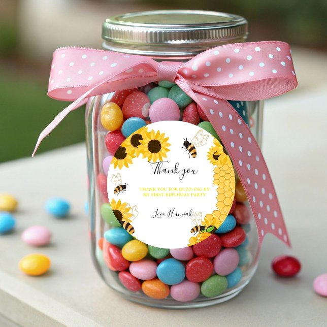 Vielen Dank für Buzz -ing an meinem ersten Bienent Runder Aufkleber (Von Creator hochgeladen)