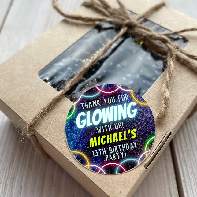 Vielen Dank für das Glühen mit Uns Glühen in Dunke Runder Aufkleber (Von Creator hochgeladen)