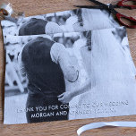 Vielen Dank für Ihr Message Wedding Foto Tissue Pa Seidenpapier<br><div class="desc">Laden Sie Ihr Lieblings-Foto hoch und fügen Sie eine Single-Zeile von Dankeschön Text und verwenden Sie Ihre Dankeschön-Geschenke einwickeln. Kann für jedes Foto und nicht nur für Hochzeiten verwendet werden.</div>