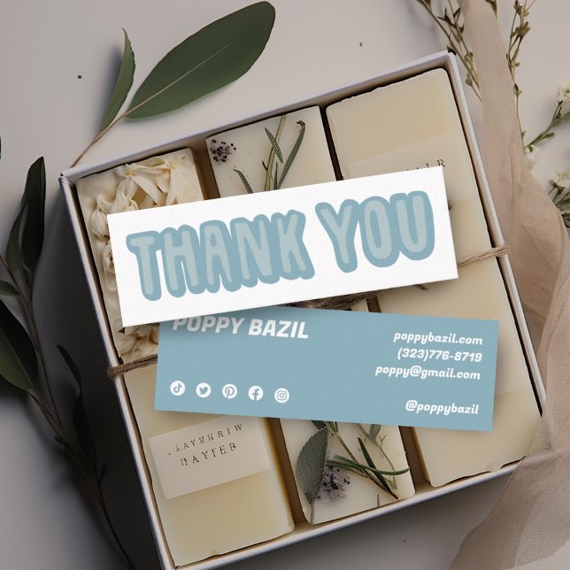 Vielen Dank für Ihre Bestellung Social Media Icons Mini Visitenkarte (Custom thank you for your order packaging card - mini light blue with social icons. Handlettering)