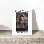 Vielen Dank Herzenskript Foto Birth Ankündigungspostkarte<br><div class="desc">Geburtsankündigung Features Dankeschön in Skriptkalligraphie mit einem Herzen.</div>
