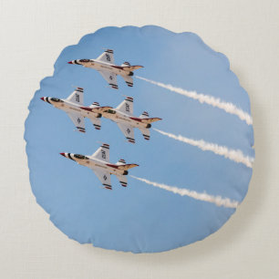 Vier F-16 Thunderbirds fliegen in enger Formation Rundes Kissen