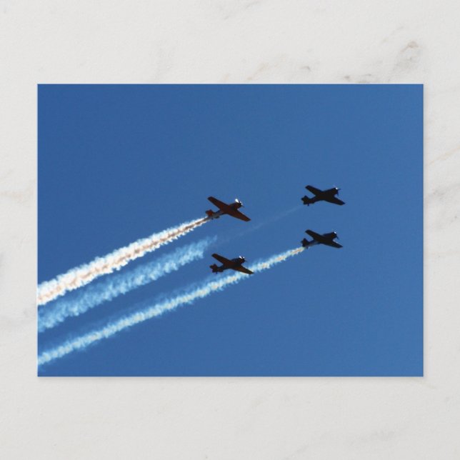 vier fliegende Flugzeug mit blauem Himmel Postkarte (Vorderseite)