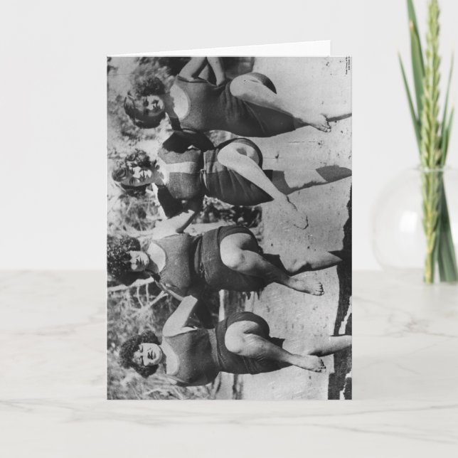 Vier Frauen in den Schwimmenbadegästen auf dem Karte (Vorderseite)