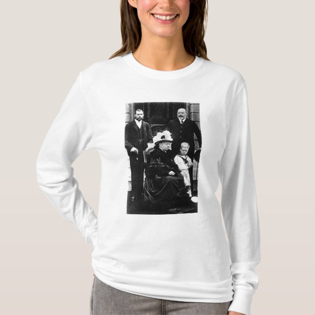 Vier Generationen viktorianische Abgabe T-Shirt (Vorderseite)