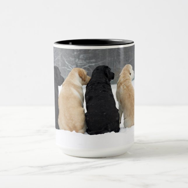 Vier Hunde im Schnee Tasse (Zentrum)