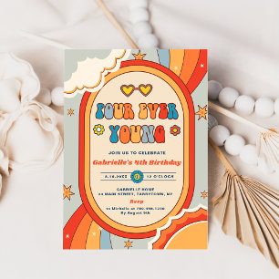 Vier je Groovy Retro Rainbow Geburtstag Einladung