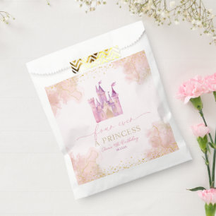 Vier Mal im Party einer Prinzessin Geschenktütchen