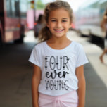 Vier mal jung - 4. Geburtstagsgeschenk T-Shirt<br><div class="desc">Wenn Sie ein Shirt zum Geburtstag Ihrer vierjährigen Tochter suchen,  dann schauen Sie sich das Four Ever Young Girly Birthday 4. Geburtstag T - Shirt an! Es ist das perfekte Shirt für Ihr kleines Mädchen,  an ihrem besonderen Tag zu tragen.</div>