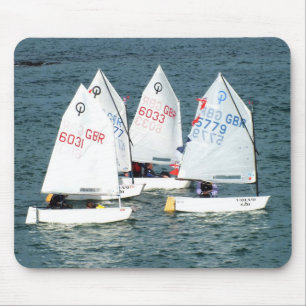 Vier Optimist-Boote Mousepad