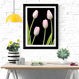 Vier rosa Tulips auf schwarz Fotodruck
