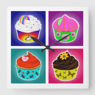Vier Uhr Cupcakes Square Wall Clock