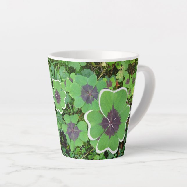 vierblättriges Kleeblatt Design Latte Tasse (Rechte Ecke)