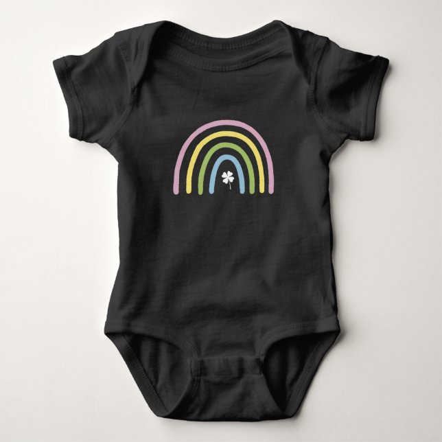 vierblättriges Kleeblatt Rainbow St Patrick's Day Baby Strampler (Vorderseite)