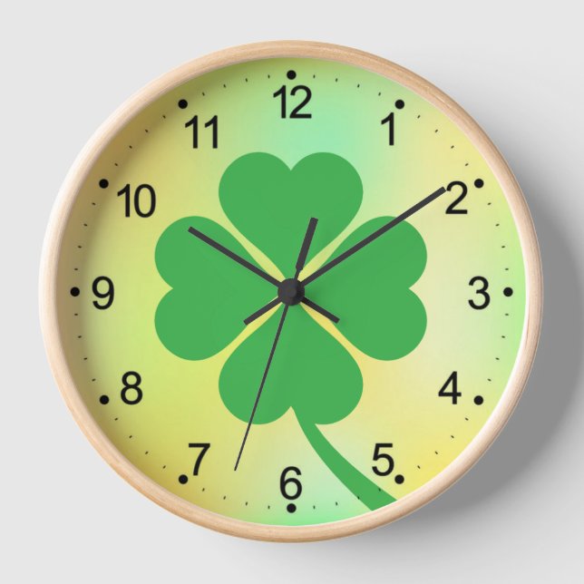 vierblättriges Kleeblatt St. Patrick's Day Design- Uhr (Vorderseite)