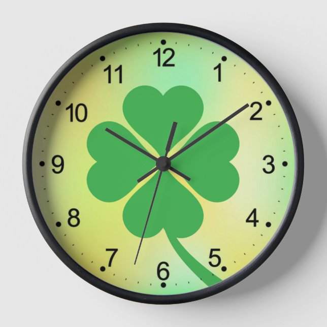 vierblättriges Kleeblatt St. Patrick's Day Design- Uhr (Vorderseite)