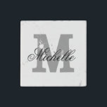 Viereckiger Marmormagnet mit kundenspezifischer Mo Steinmagnet<br><div class="desc">Viereckiger Marmorsteinmagnet mit kundenspezifischem Monogramm. Elegante Typografie-Vorlage. Personalisierte Geschenkidee für Hochzeitsfeier,  Geburtstag und vieles mehr. Auch erhältlich in Travertin und Sandstein.</div>