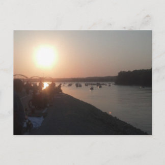 Viererkabel-Städte am Sonnenuntergang Postkarte