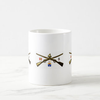 Vierte Infanterie-Regiment-Kreuz-Gewehre Kaffeetasse