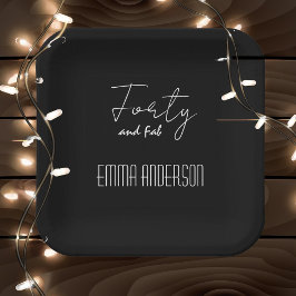 Vierzig und Fab-Textname Moderner Schwarz Pappteller