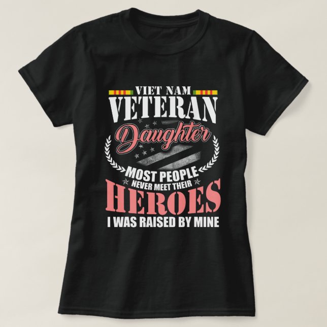 Vietnam Veteran Daughter American Flag Militär USA T-Shirt (Design vorne)