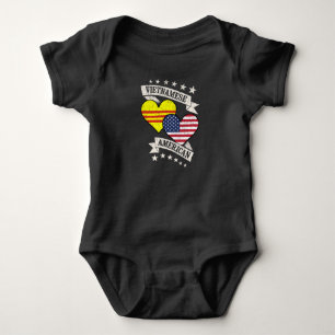 Vietnamesisch American Heart Flags Vietnam Baby Strampler
