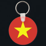 Vietnamesisch-Nationalflagge Schlüsselanhänger<br><div class="desc">Woll allen,  zu wissen,  dass du ein bestimmtes Land repräsentierst? Zeigen Sie Ihren nationalen Stolz mit dieser Flagge des Weltprodukts. Dieses Element zeigt eine Weltflagge mit der Flagge Vietnams. Besuchen Sie das World Flags Poster unter https://www.zazzle.com/worldflagsposter für weitere Produkte mit Flaggen und Bannern aus aller Welt.</div>